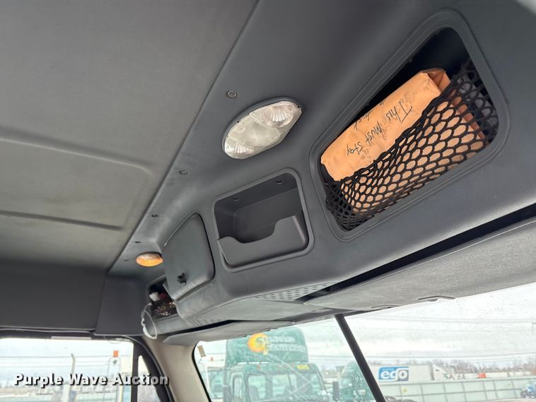 image for item FG1114 2017 Freightliner Cascadia 125 semi truck