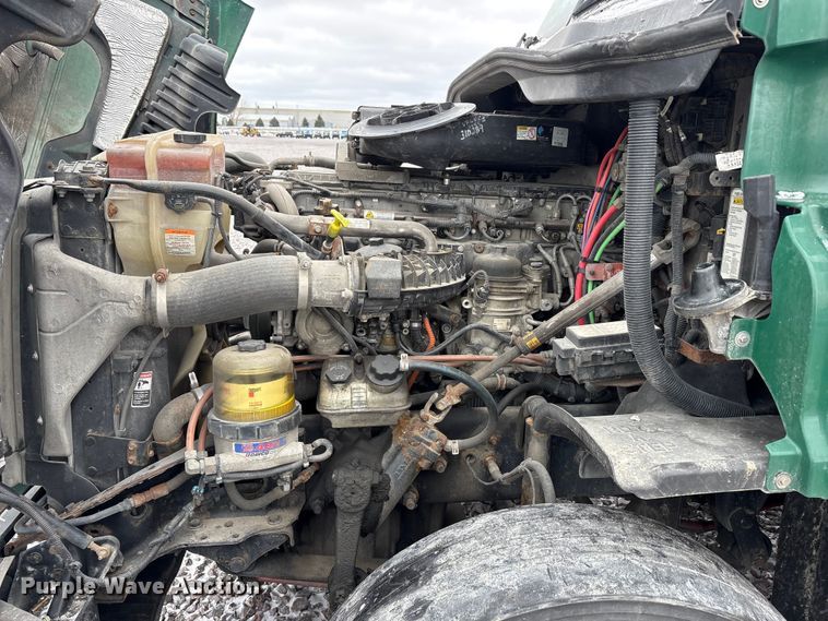 image for item FG1114 2017 Freightliner Cascadia 125 semi truck