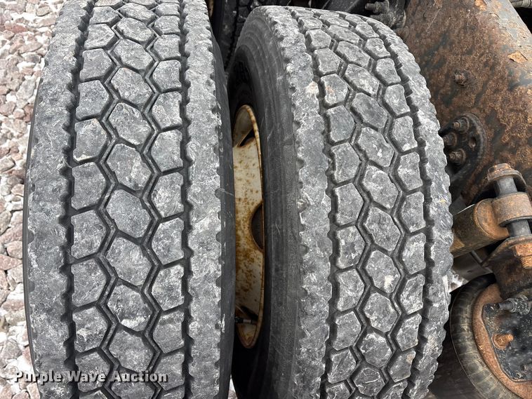 image for item FG1114 2017 Freightliner Cascadia 125 semi truck