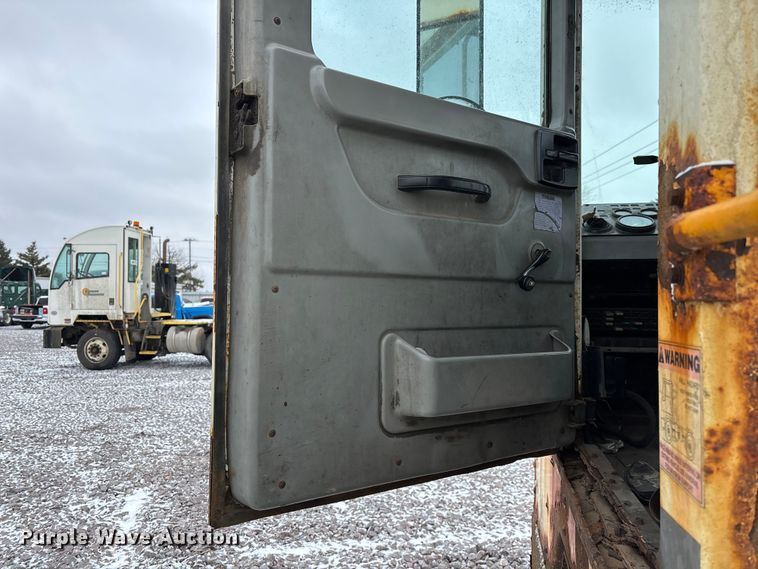 image for item FG1116 2013 Kalmar Ottawa yard truck