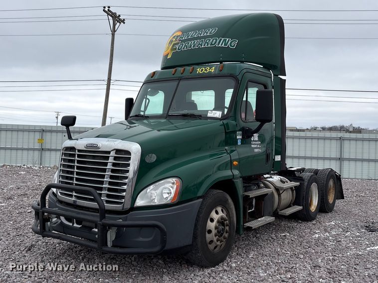 image for item FG1117 2017 Freightliner Cascadia 125 semi truck
