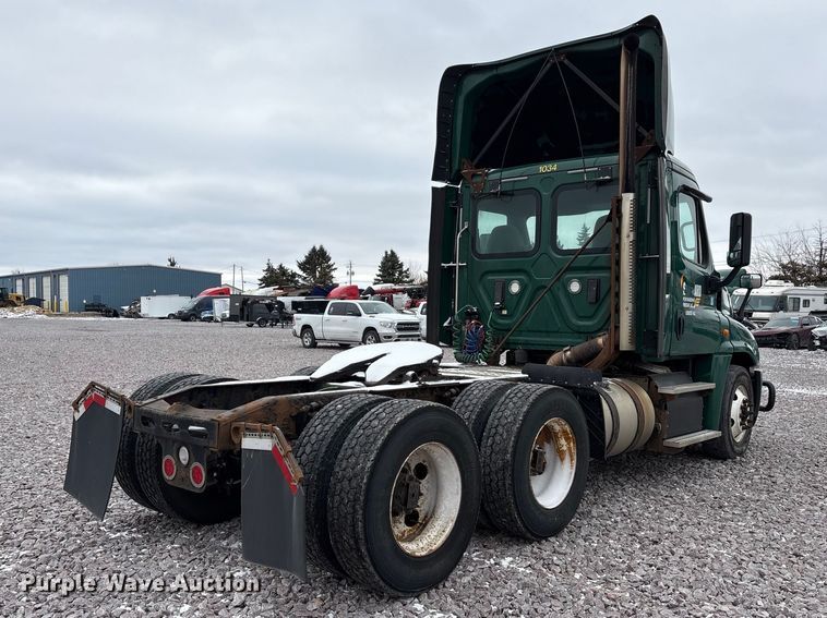 image for item FG1117 2017 Freightliner Cascadia 125 semi truck