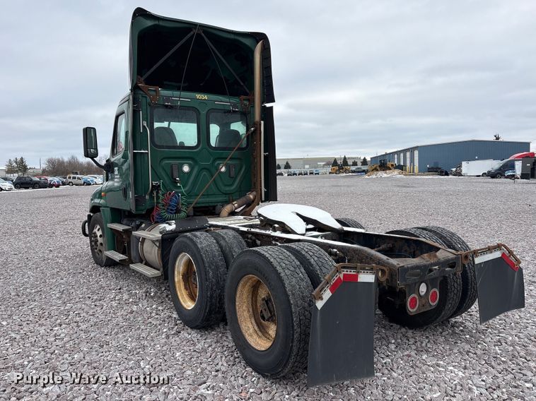 image for item FG1117 2017 Freightliner Cascadia 125 semi truck