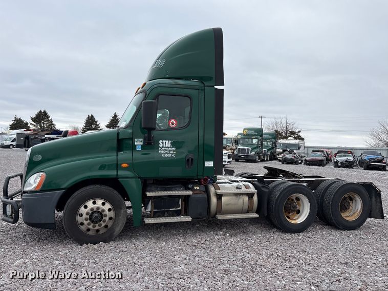 image for item FG1117 2017 Freightliner Cascadia 125 semi truck