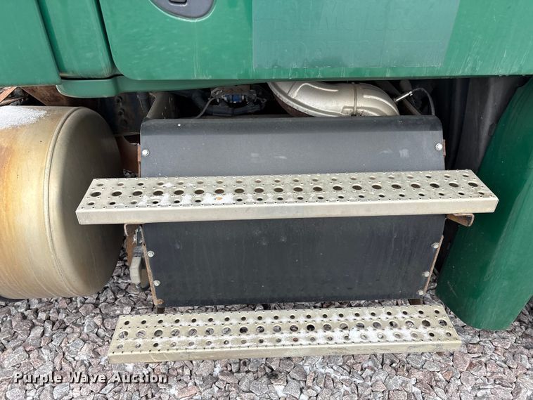 image for item FG1117 2017 Freightliner Cascadia 125 semi truck