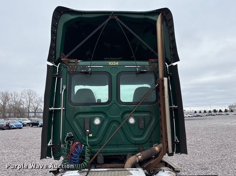 image for item FG1117 2017 Freightliner Cascadia 125 semi truck