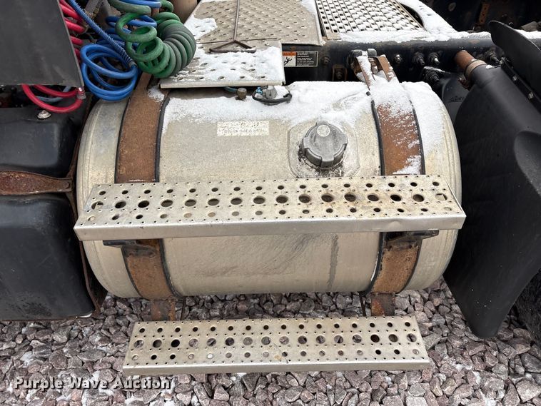 image for item FG1117 2017 Freightliner Cascadia 125 semi truck