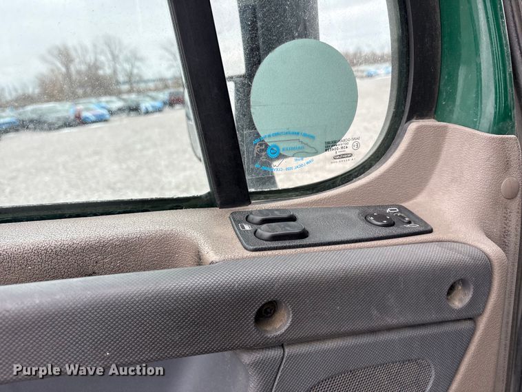 image for item FG1117 2017 Freightliner Cascadia 125 semi truck