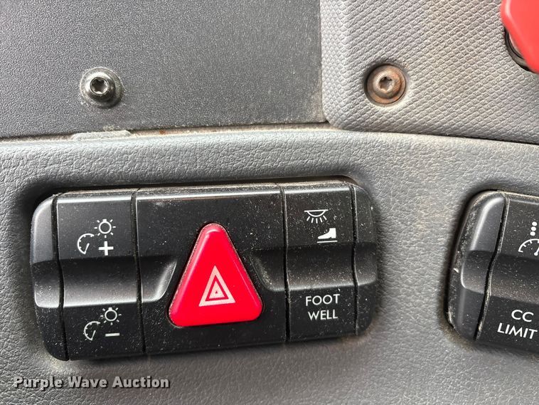 image for item FG1117 2017 Freightliner Cascadia 125 semi truck