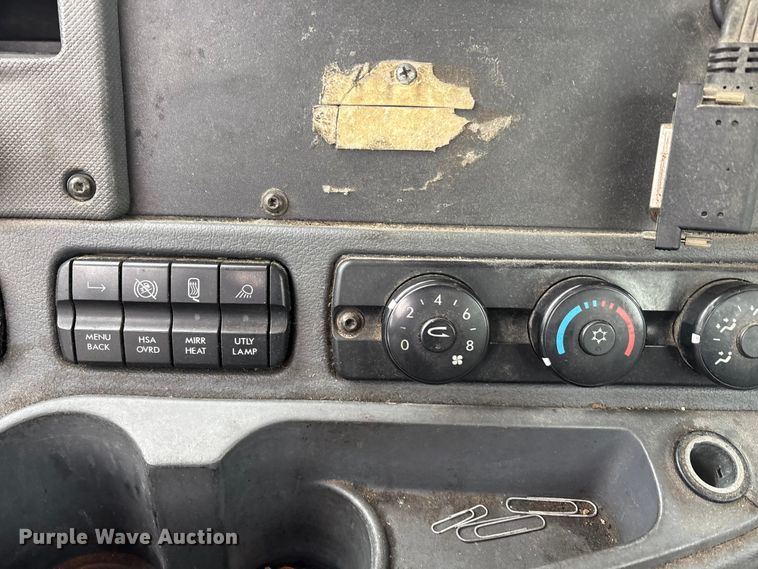 image for item FG1117 2017 Freightliner Cascadia 125 semi truck