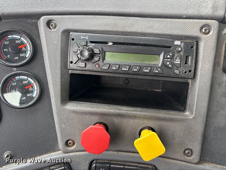 image for item FG1117 2017 Freightliner Cascadia 125 semi truck