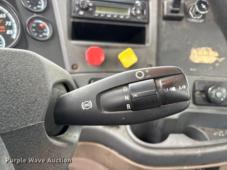 image for item FG1117 2017 Freightliner Cascadia 125 semi truck