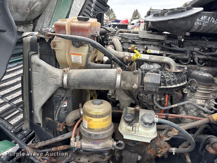 image for item FG1117 2017 Freightliner Cascadia 125 semi truck