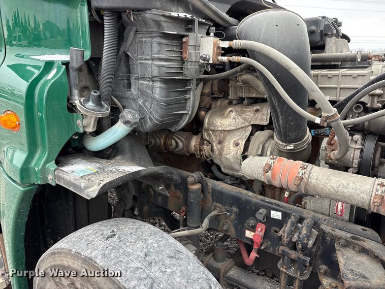 image for item FG1117 2017 Freightliner Cascadia 125 semi truck