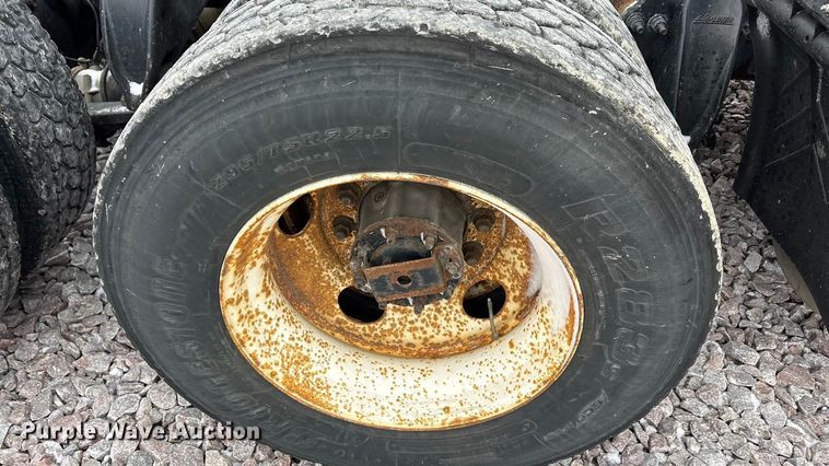 image for item FG1117 2017 Freightliner Cascadia 125 semi truck