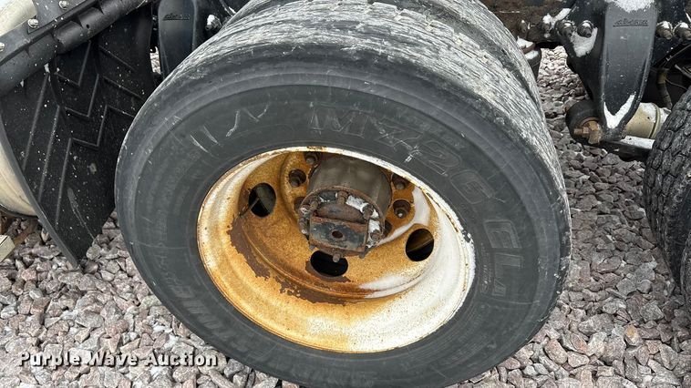 image for item FG1117 2017 Freightliner Cascadia 125 semi truck