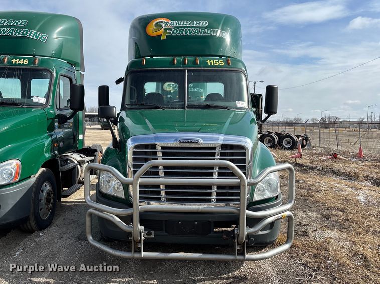 image for item FG1118 2017 Freightliner Cascadia 125 semi truck