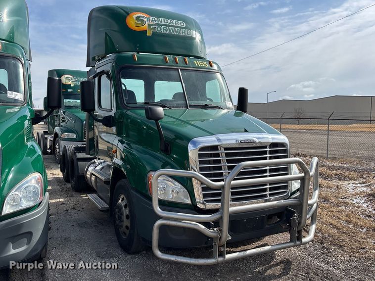 image for item FG1118 2017 Freightliner Cascadia 125 semi truck