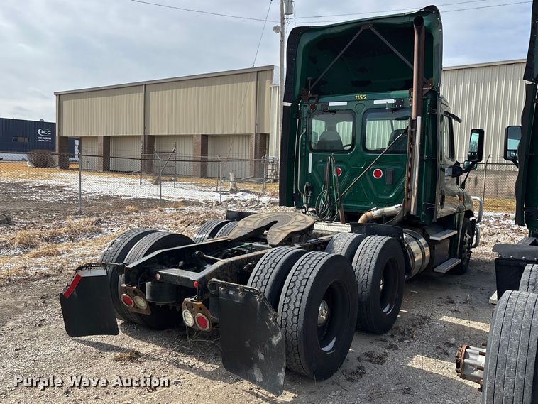 image for item FG1118 2017 Freightliner Cascadia 125 semi truck