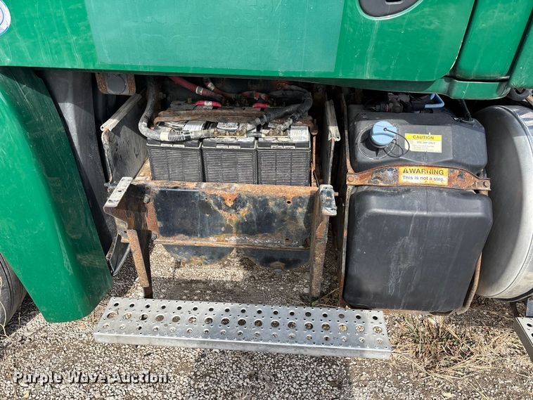 image for item FG1118 2017 Freightliner Cascadia 125 semi truck