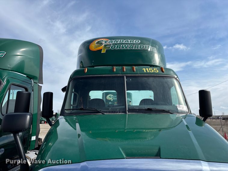 image for item FG1118 2017 Freightliner Cascadia 125 semi truck