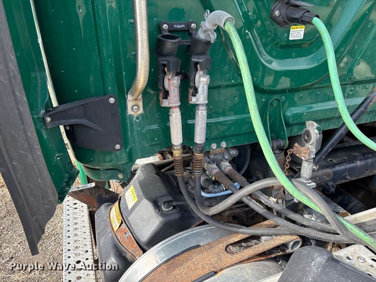 image for item FG1118 2017 Freightliner Cascadia 125 semi truck