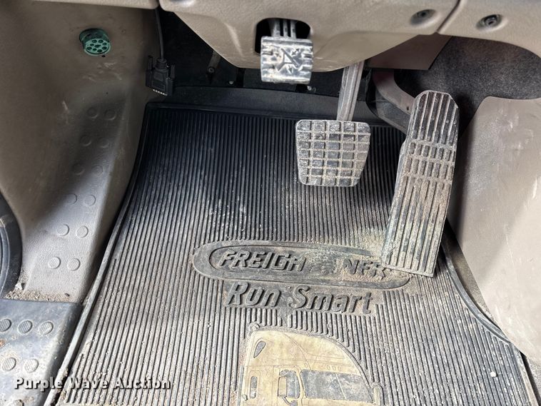 image for item FG1118 2017 Freightliner Cascadia 125 semi truck