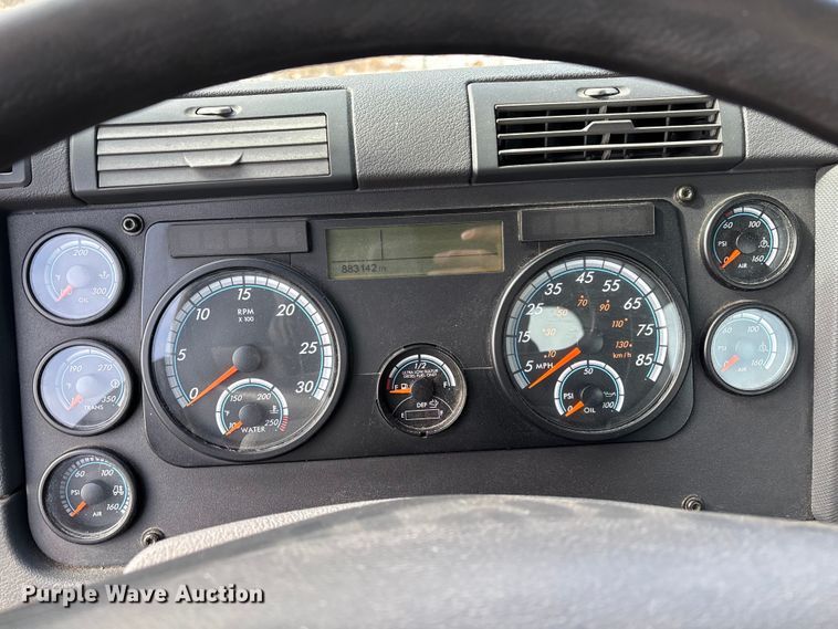 image for item FG1118 2017 Freightliner Cascadia 125 semi truck