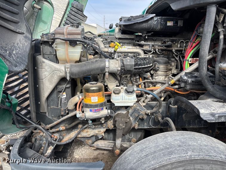 image for item FG1118 2017 Freightliner Cascadia 125 semi truck