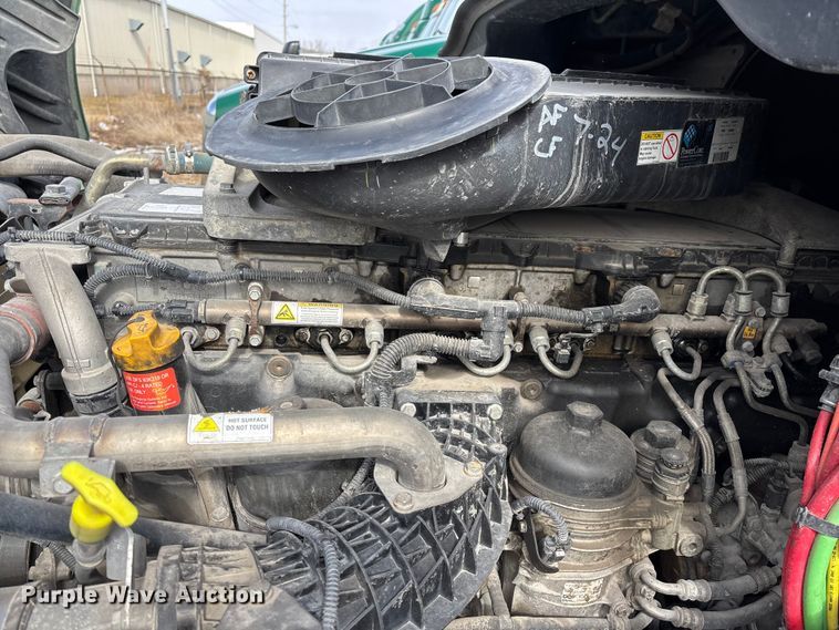 image for item FG1118 2017 Freightliner Cascadia 125 semi truck