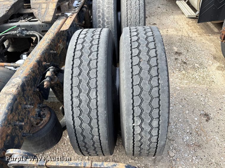 image for item FG1118 2017 Freightliner Cascadia 125 semi truck