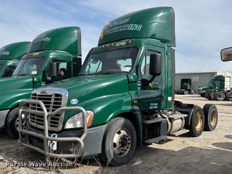 image for item FG1119 2017 Freightliner Cascadia 125 semi truck