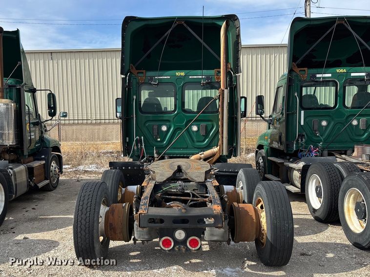 image for item FG1119 2017 Freightliner Cascadia 125 semi truck