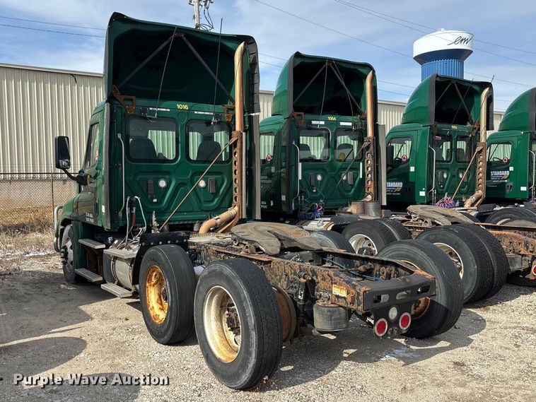 image for item FG1119 2017 Freightliner Cascadia 125 semi truck