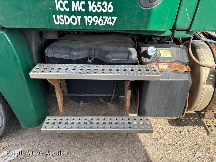 image for item FG1119 2017 Freightliner Cascadia 125 semi truck