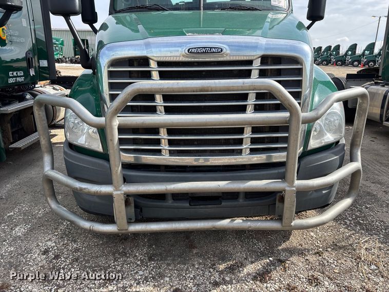image for item FG1119 2017 Freightliner Cascadia 125 semi truck