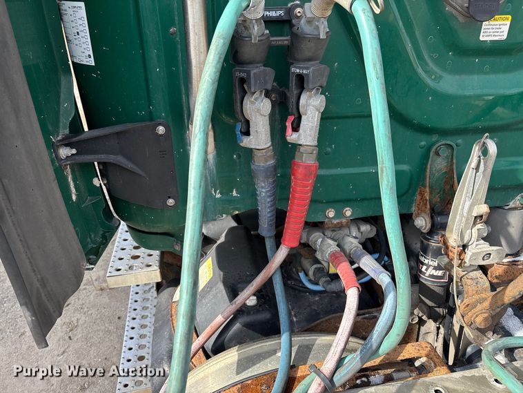 image for item FG1119 2017 Freightliner Cascadia 125 semi truck