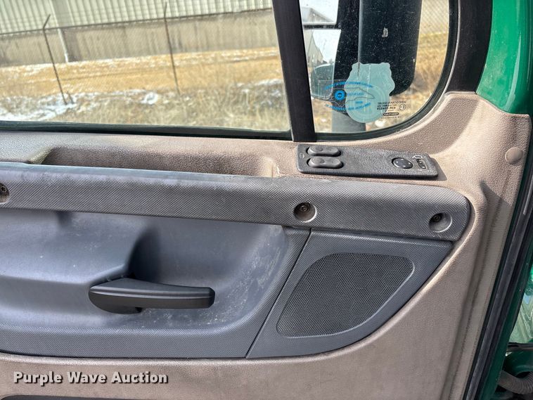 image for item FG1119 2017 Freightliner Cascadia 125 semi truck