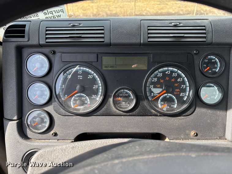 image for item FG1119 2017 Freightliner Cascadia 125 semi truck