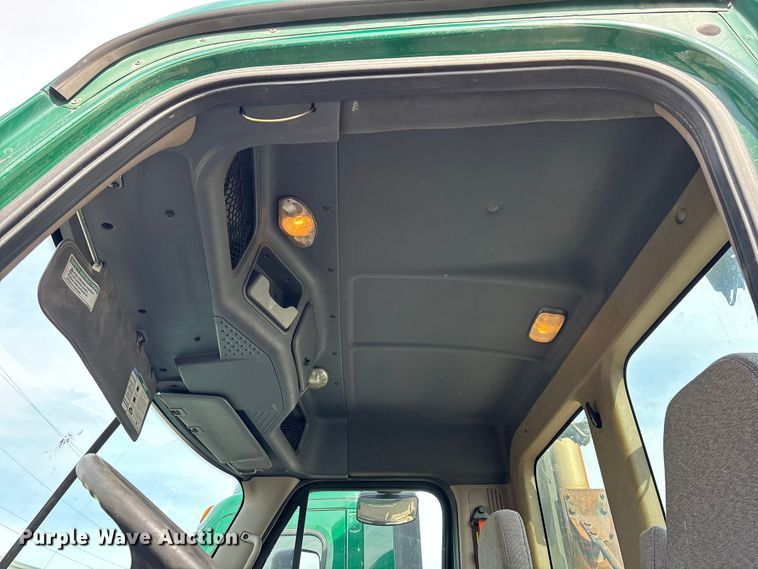 image for item FG1119 2017 Freightliner Cascadia 125 semi truck