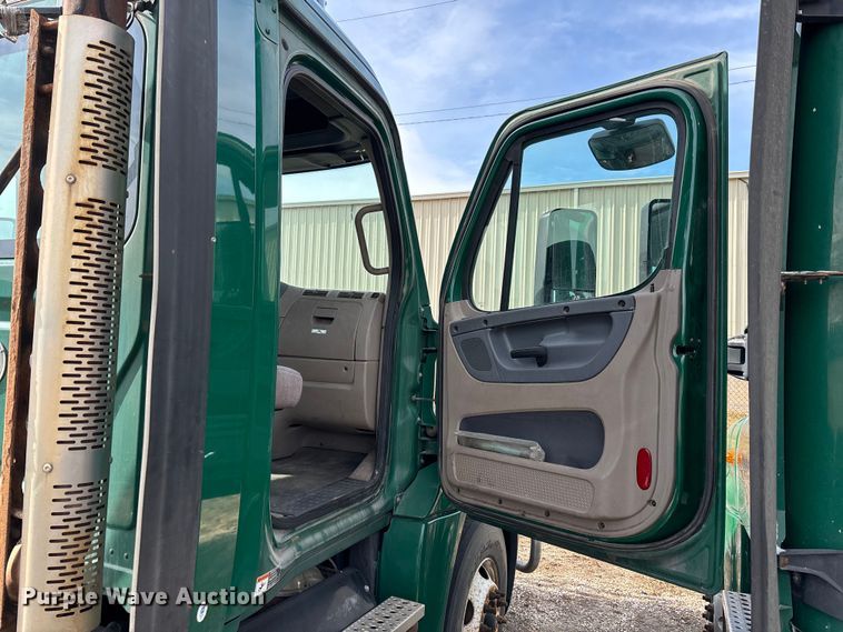 image for item FG1119 2017 Freightliner Cascadia 125 semi truck