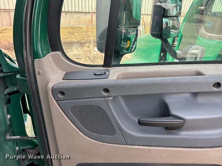 image for item FG1119 2017 Freightliner Cascadia 125 semi truck