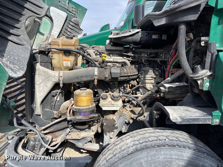 image for item FG1119 2017 Freightliner Cascadia 125 semi truck