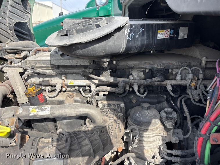 image for item FG1119 2017 Freightliner Cascadia 125 semi truck