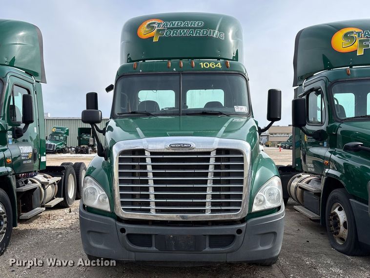 image for item FG1120 2017 Freightliner Cascadia 125 semi truck