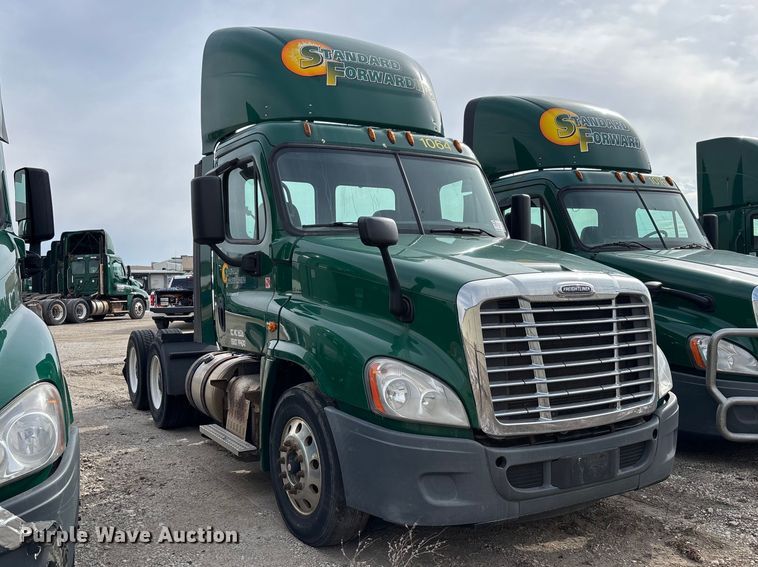 image for item FG1120 2017 Freightliner Cascadia 125 semi truck