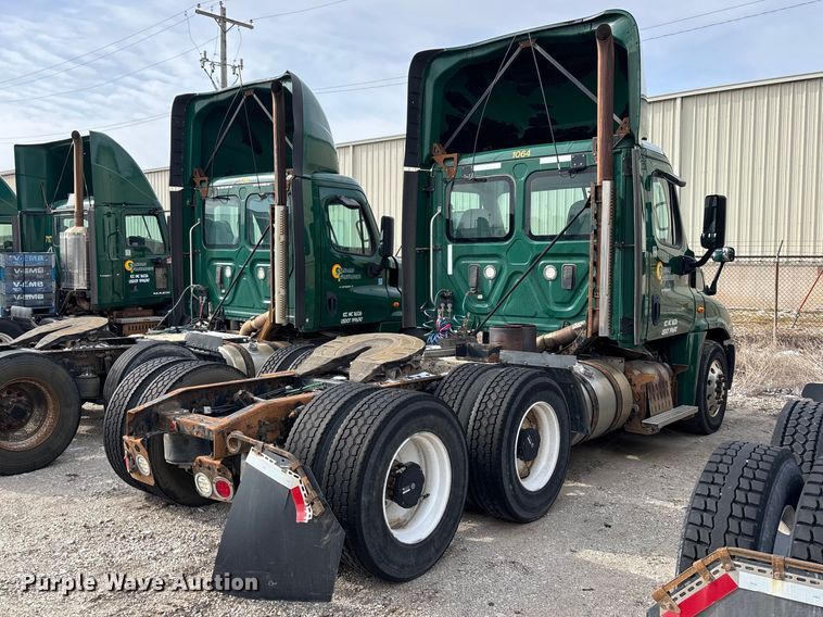 image for item FG1120 2017 Freightliner Cascadia 125 semi truck