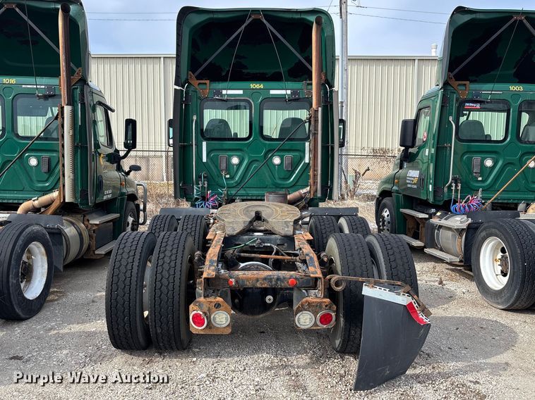 image for item FG1120 2017 Freightliner Cascadia 125 semi truck