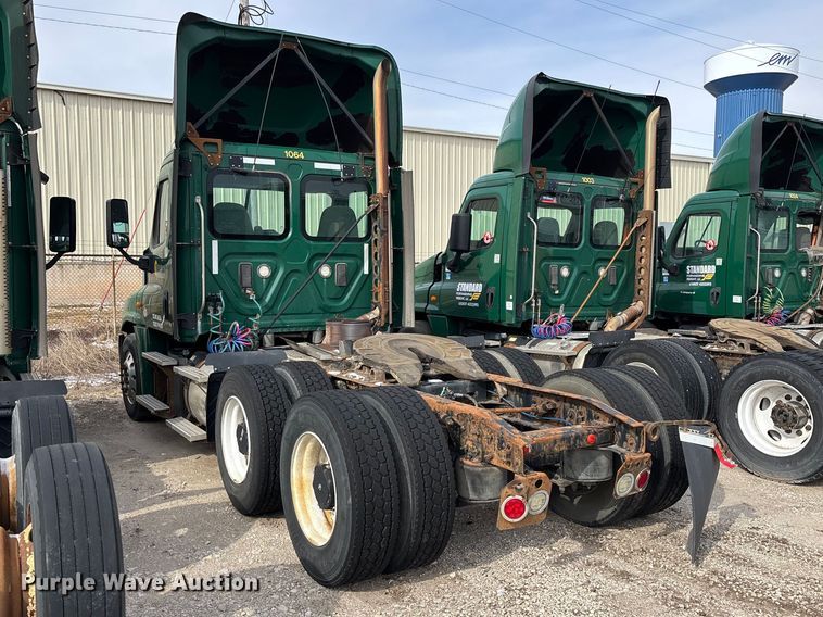 image for item FG1120 2017 Freightliner Cascadia 125 semi truck
