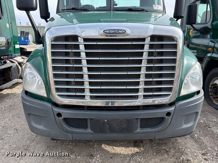 image for item FG1120 2017 Freightliner Cascadia 125 semi truck